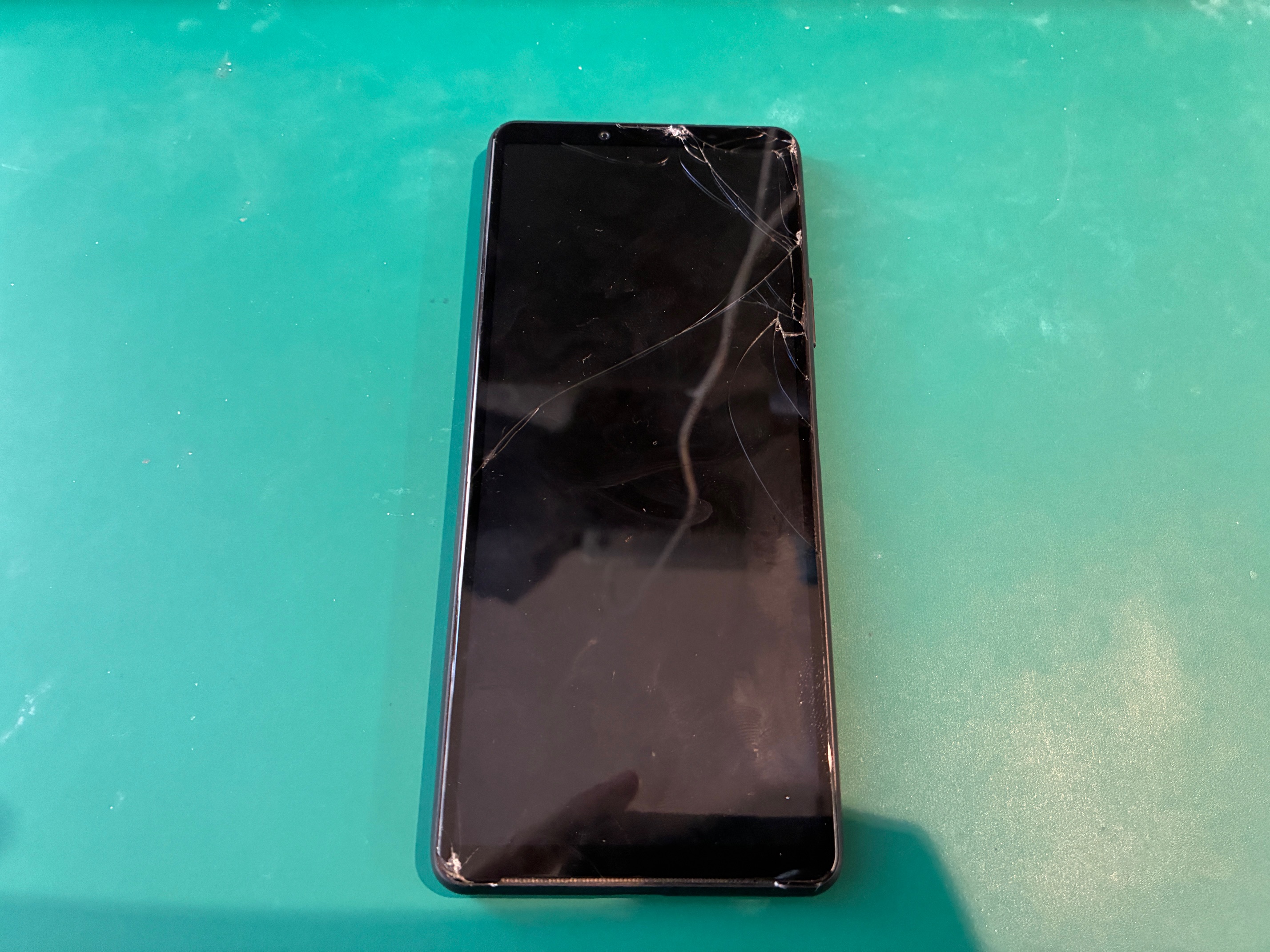 神戸市からお越しのお客様よりXperia10Ⅲ Liteの画面交換をご依頼いただきました！